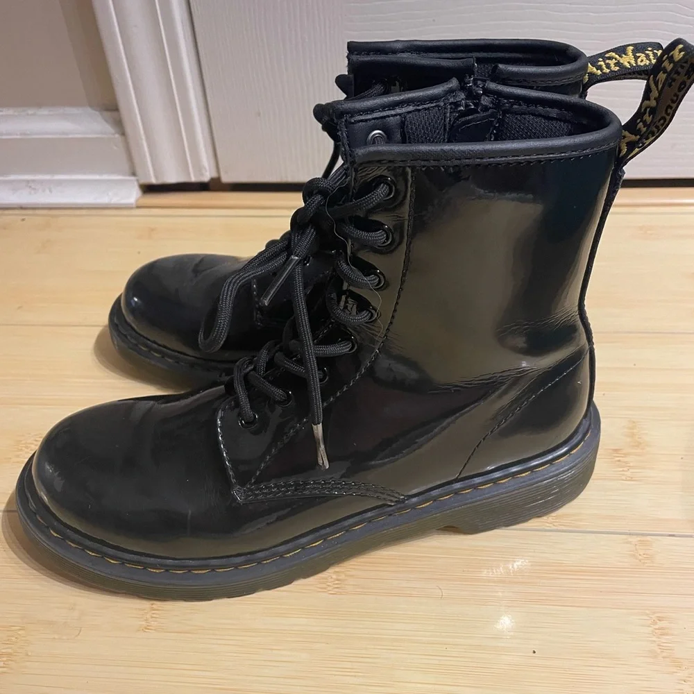 Dr. Martens Black Patent Leather Lace up boots 1460Y girls‎ 6/boys 5